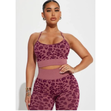 Спортивний топ зі з“ємними чашками  